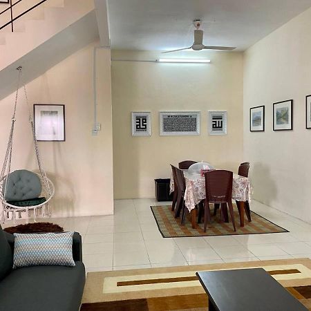 Spacious Cozy Lakeville Homestay 4 Bedrooms All With Aircond เซริอิสกันดาร์ ภายนอก รูปภาพ
