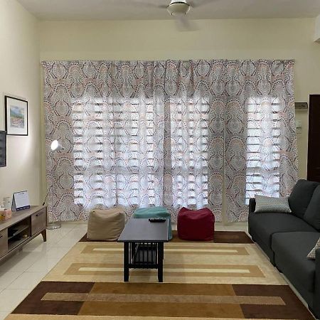 Spacious Cozy Lakeville Homestay 4 Bedrooms All With Aircond เซริอิสกันดาร์ ภายนอก รูปภาพ