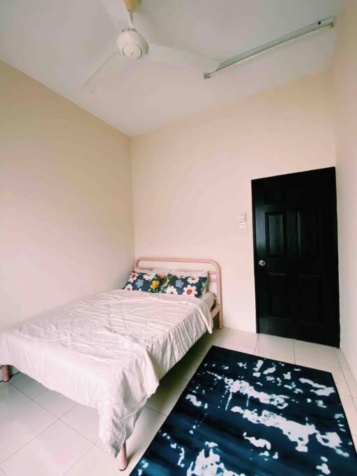 Spacious Cozy Lakeville Homestay 4 Bedrooms All With Aircond เซริอิสกันดาร์ ภายนอก รูปภาพ