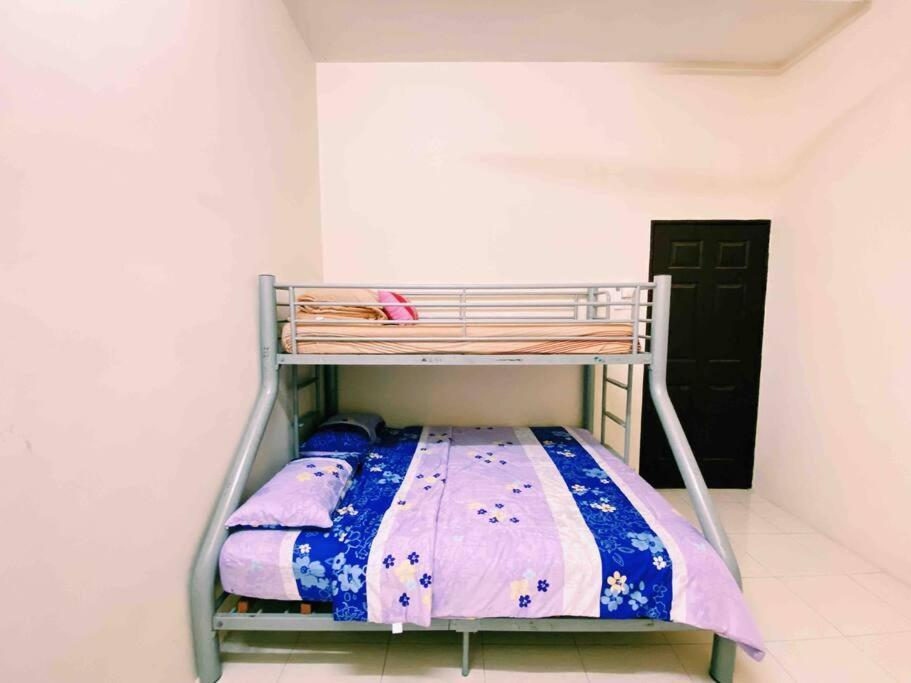 Spacious Cozy Lakeville Homestay 4 Bedrooms All With Aircond เซริอิสกันดาร์ ภายนอก รูปภาพ
