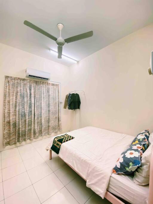 Spacious Cozy Lakeville Homestay 4 Bedrooms All With Aircond เซริอิสกันดาร์ ภายนอก รูปภาพ