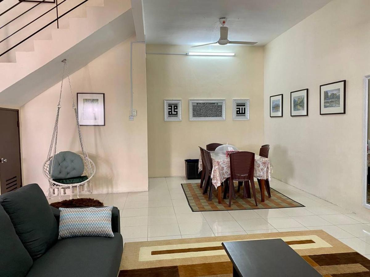 Spacious Cozy Lakeville Homestay 4 Bedrooms All With Aircond เซริอิสกันดาร์ ภายนอก รูปภาพ