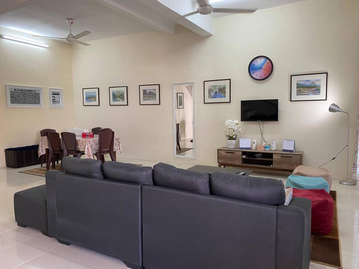 Spacious Cozy Lakeville Homestay 4 Bedrooms All With Aircond เซริอิสกันดาร์ ภายนอก รูปภาพ