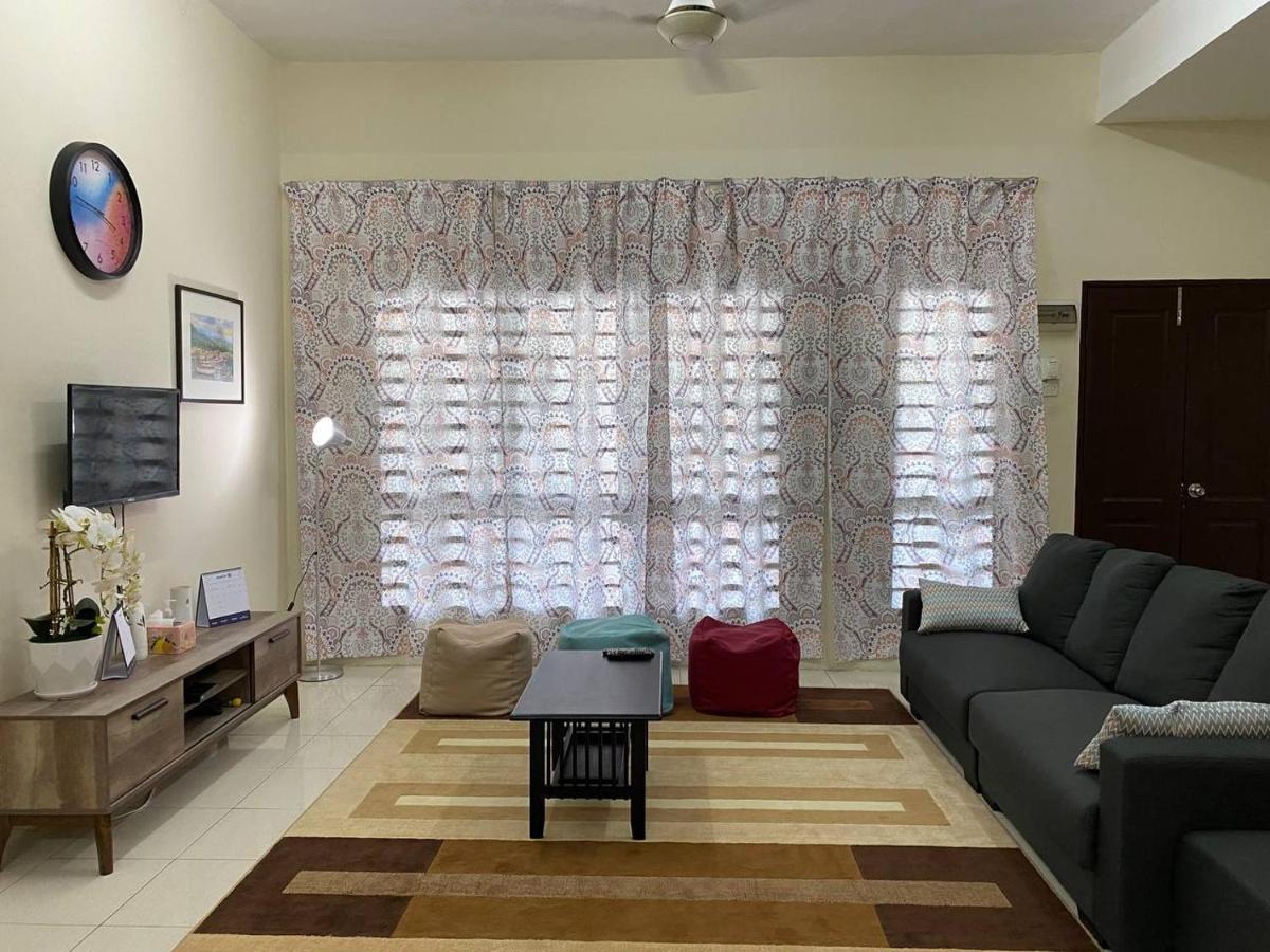 Spacious Cozy Lakeville Homestay 4 Bedrooms All With Aircond เซริอิสกันดาร์ ภายนอก รูปภาพ